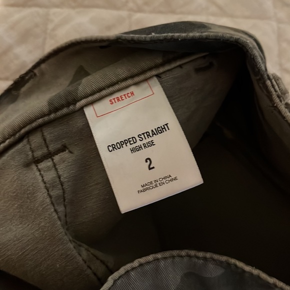 Never worn Express cropped camo - Picture 2 of 2